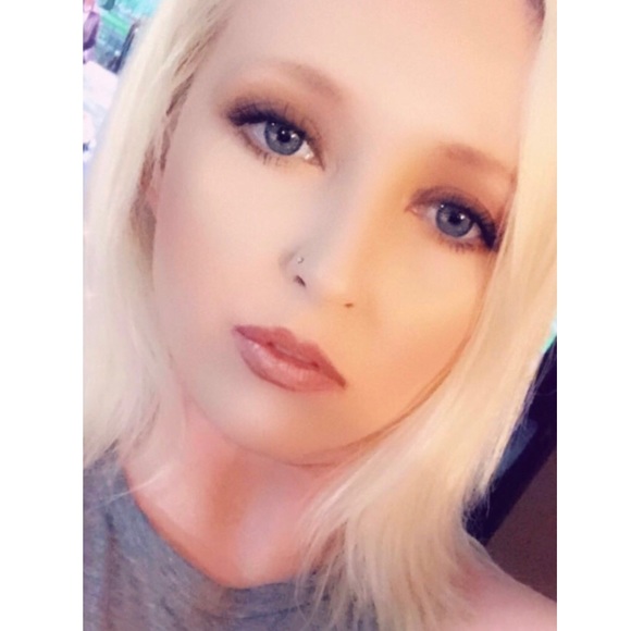 Meet your Posher, Laura - Picture 3 of 6